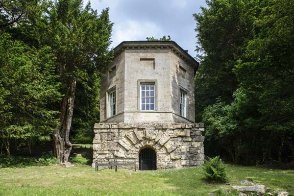 bathhouse-exterior-main-600x400